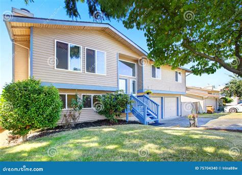 Exterior of Beige Siding House with Blue Trim Stock Photo - Image of grass, spring: 75704340