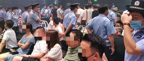 邵阳双清警方突击清查两处大型娱乐场所等，抓获42名嫌疑人行动