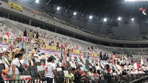 Pendukung Prabowo Gibran Mulai Padati Indonesia Arena GBK