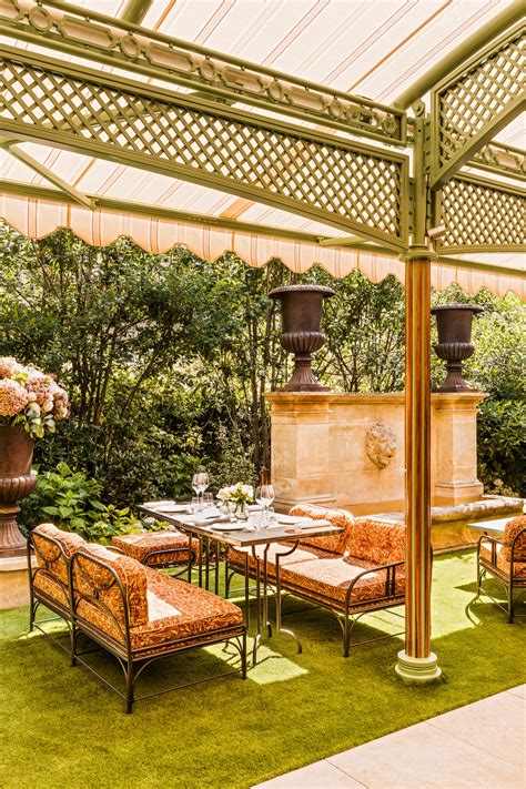 Le Restaurant Riviera Ouvre Dans Les Jardins Dun H Tel Particulier