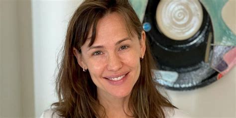 Jennifer Garner 48 Glows In No Makeup Instagram Celebrating Easter