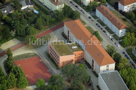 Berlin aus der Vogelperspektive Schulgebäude der Gebrüder Montgolfier