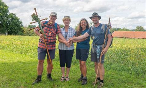 Erste Pilgergruppe Unterwegs Auf Dem Neuen Benedikt Pilgerrundweg