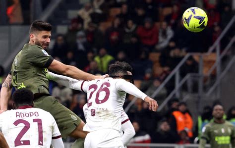 Giroud Porta Il Milan Fuori Dal Tunnel Vittoria Contro Il Torino E