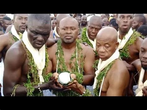 Togo La Me Dition De La C R Monie Traditionnelle De La Prise De