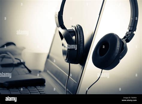 Wired Black Hi Res Stock Photography And Images Alamy