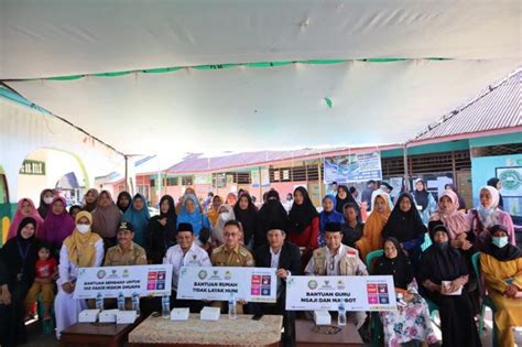 Masjid Ismuhu Yahya Serahkan Paket Bantuan Untuk Marbot Dan Guru