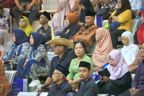 GALERI Wisuda Universitas Negeri Malang Periode 127 Tahun 2014 24