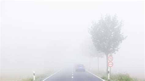 Vorsicht Nebel Worauf Autofahrer Im Herbst Achten Sollten