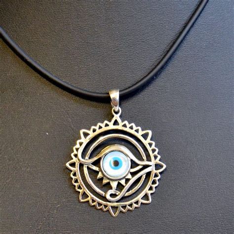 Ojo De Horus Amuleto Colgante Elaborado En Plata De Ley