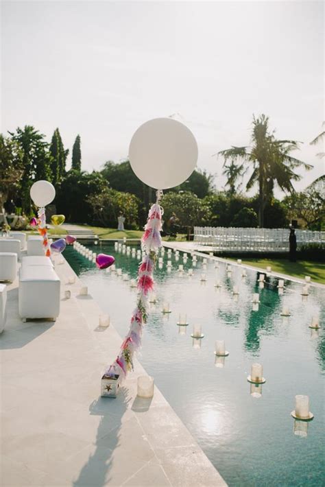 Stylish Pool Wedding Decorations That Will Take Your Breath Away