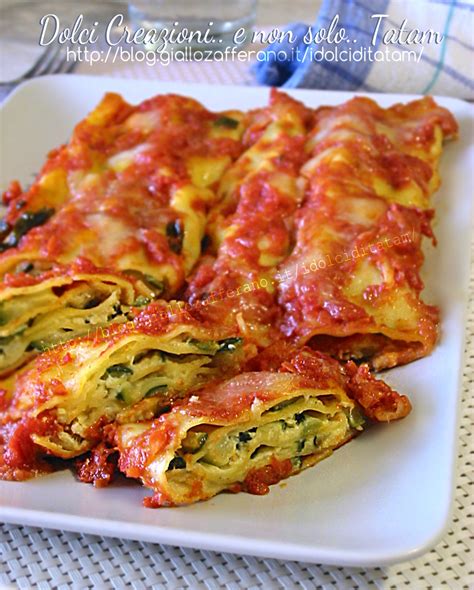 Rotolo Di Pasta Ripieno Al Forno Con Il Sugo