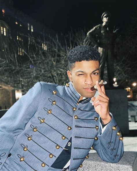 Un Gymnaste Gay Et Noir D Couvre Qu Il Peut Tre Lui M Me West Point Gayvox