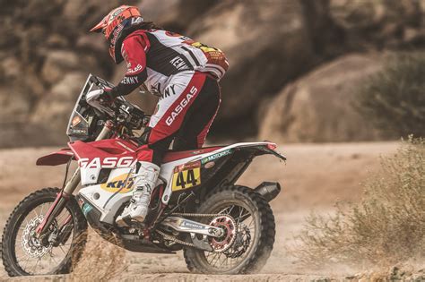 Laia Sanz Climbs In Stage 11 Of The 2021 Dakar Rally Adrenaline