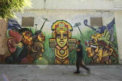 Colores trazos e historias los murales que acompañan el entorno de