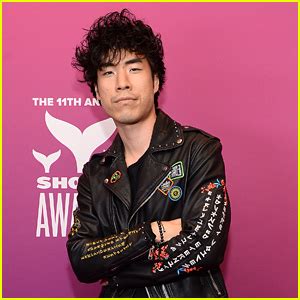 Youtuber Eugene Lee Yang Comes Out As Gay In Powerful Video Eugene