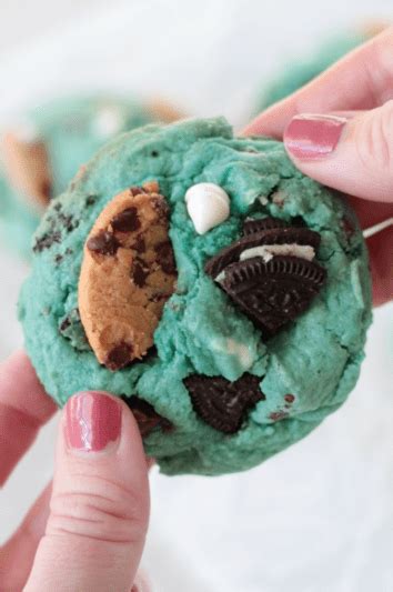 Blue Cookie Monster Cookies (+ Video) - Gluesticks Blog