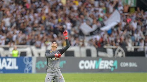 Botafogo Gatito sofre fratura no dedo da mão e desfalca time por um mês