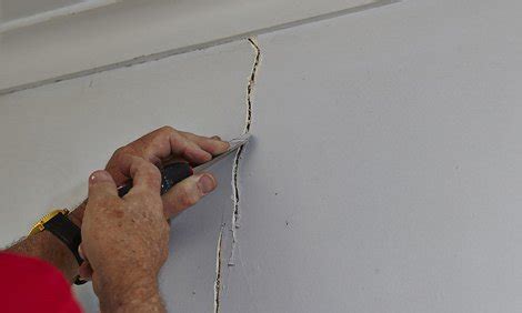 How To Fix Wall Cracks Rays Plastering Plastering In Kent