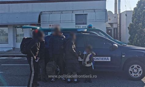 O familie din Camerun a fost depistată ascunsă într un mijloc de