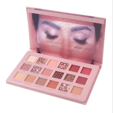 Paleta De Sombras De Ojos Con Brillo Nude De Colores Paleta De