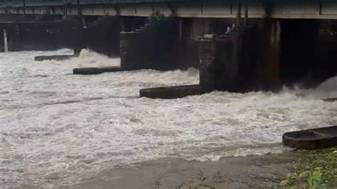 South Bengal Flood দুর্যোগ কাটলেও দক্ষিণবঙ্গে বন্যা পরিস্থিতি খারাপ হওয়ার আশঙ্কা আরও জল ছাড়ল