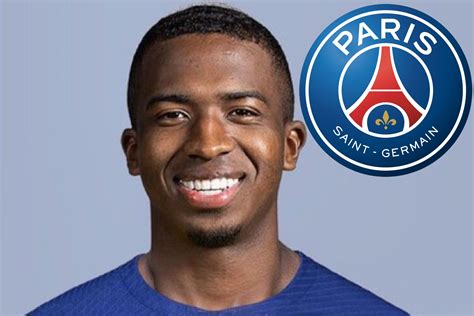 Mercato PSG William Pacho débarque ce soir à Paris