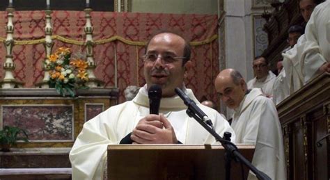 Ragusa Sacerdote Scrive Su Facebook I Gay Sono Malati E Scoppia La Bufera