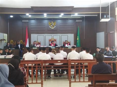 Sidang Pembakaran Gedung Double O Sorong Berlangsung 12 Jam