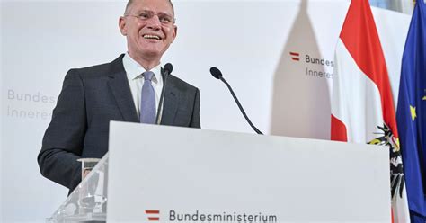 Karner Zieht Bilanz Ber Erstes Jahr Als Innenminister Salzburg