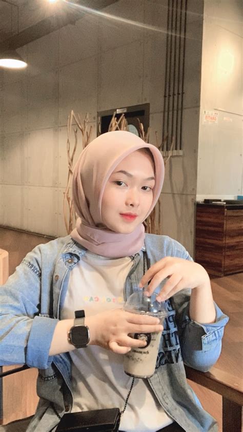 Pin Oleh Amanda Rachmah Di Posee Gaya Hijab Fotografi Wanita Orang