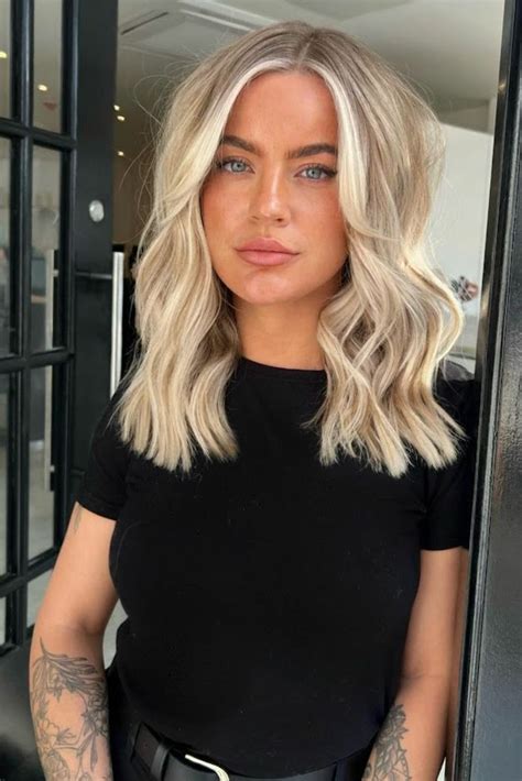 21 Professional Work Hairstyles For Long Hair To Elevate Your Office Look In 2024 Blonde Hair