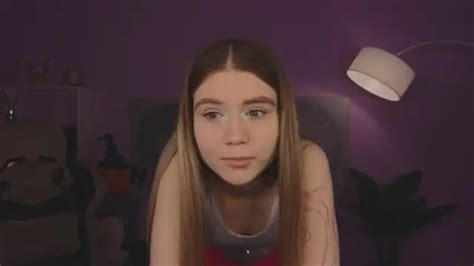 ElisaRussel Strip Nude And Chat In Her Virtual Webcam Room Nude Stripper Porn