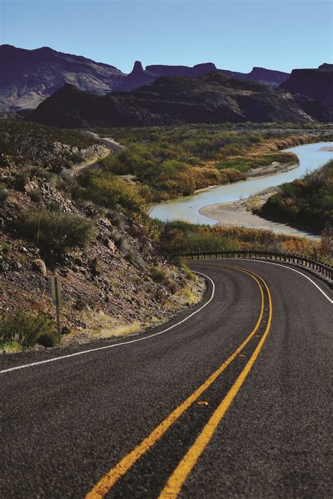 Take These 12 Country Roads In Texas For An Unforgettable Scenic Drive