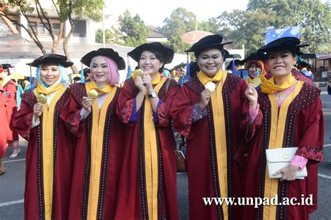 Ukuran Toga Dan Baret Wisuda Unpad Imagesee