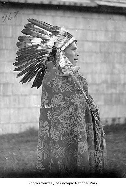 Native American Man Wearing A Headdress And Blanket Possi… Flickr