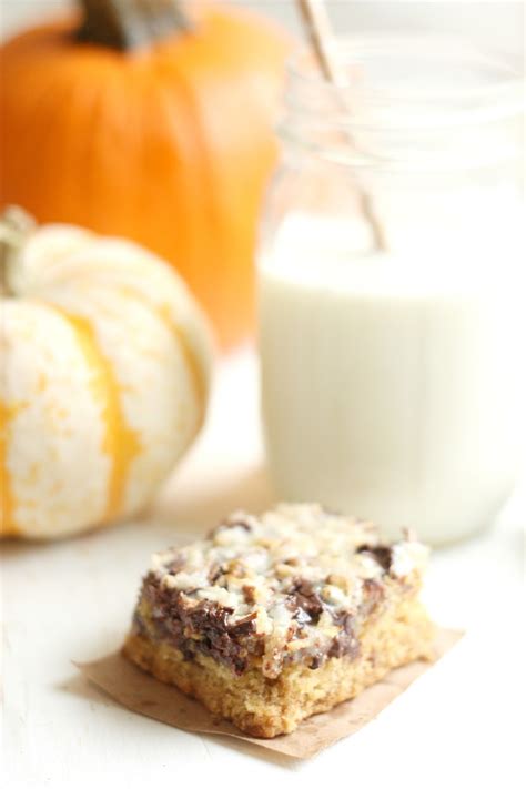 Layered Pumpkin Cookie Bars The Pretty Life Girls