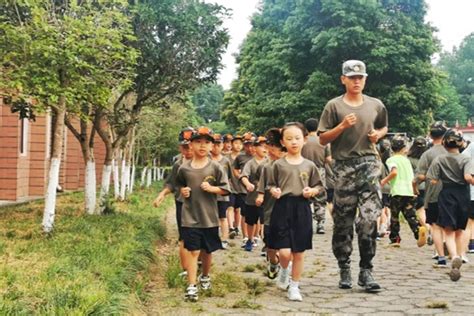 成都夏令营军事训练多少钱？各大营地课程汇总「乐淘冬夏令营」