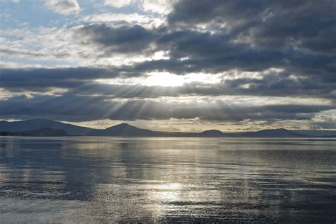 Taupo Lake New Zealand attractions watersports hot springs hiking skiing