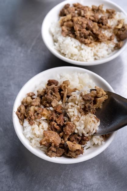 La viande braisée le riz la viande de porc cuite sur le riz cuit à