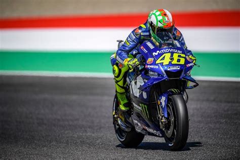 Pin By Jeroen Hebbrecht On Valeyellow Valentino Rossi Yamaha