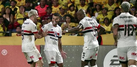 São Paulo Mostra Evolução Na Estreia De Zubeldía E Vence O Barcelona Na Libertadores IstoÉ