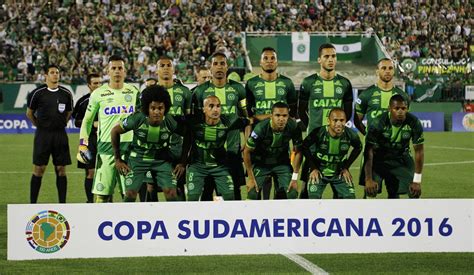 Football Br Sil La Douloureuse Reconstruction De Chapecoense