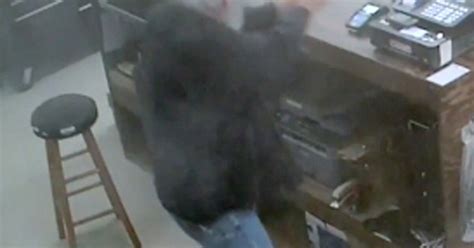 Video Gun Store Owner Shoots Back At Robbers