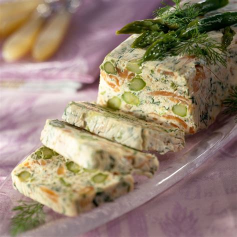 Découvrez la recette Terrine de Saumon Fumé aux Asperges Vertes sur