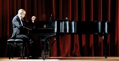 Piano Phenomenon Stewart Goodyear Performs Griegs Piano Concerto With