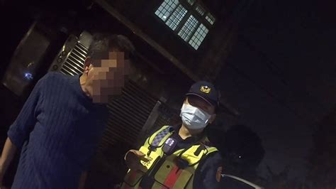 男子酒醉路邊喧鬧擾民 警勸導意外查獲通緝身分 Beanfun