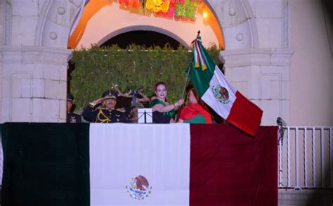 Viven Neolaredenses Fiesta Mexicana Con Emotivo Grito De Independencia