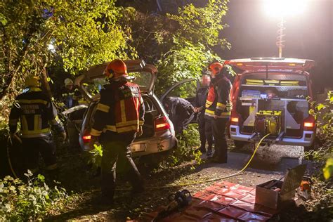 FF Krems Tragischer Verkehrsunfall Auf L114 Bei Hollenburg