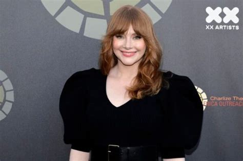 Bryce Dallas Howard Hot And Sexy Bikini Pictures Woophy